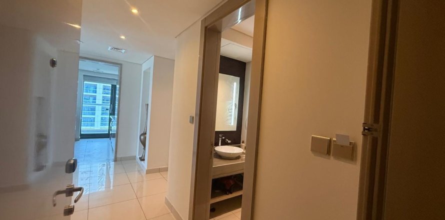 Huoneisto Business Bay, Dubai, Arabiemiraatit 2 makuuhuonetta, 141 m2 № 717770