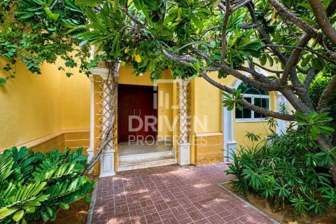 Vila u Jumeirah Park, Dubai, UAE 4 spavaćih soba, 758.46 m2 Br. 744749 - fotografija 17