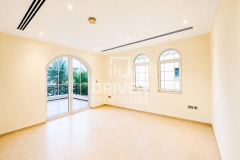 Vila u Jumeirah Park, Dubai, UAE 4 spavaćih soba, 758.46 m2 Br. 744749 - fotografija 12