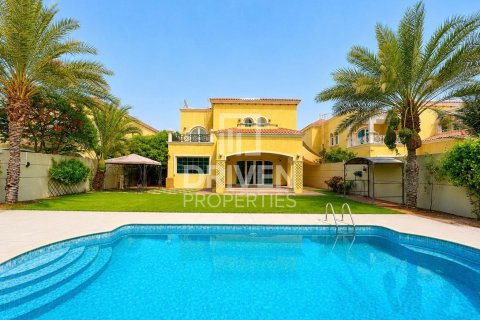 Вилла в Jumeirah Park, Дубай, ОАЭ 4 спальни, 758.46м2 № 744749