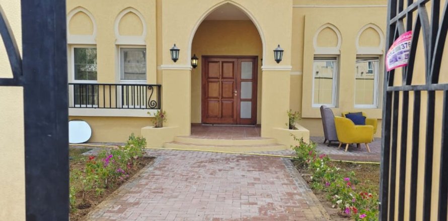 Villa in Al Barsha, Dubai, VAE 5 slaapkamers, 792.2 vr.m. nr 694004