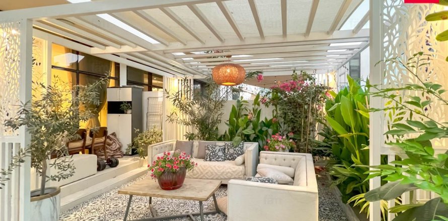 Townhouse in Dubai, UAE 4 bedrooms, 174.7 sq.m. № 585251