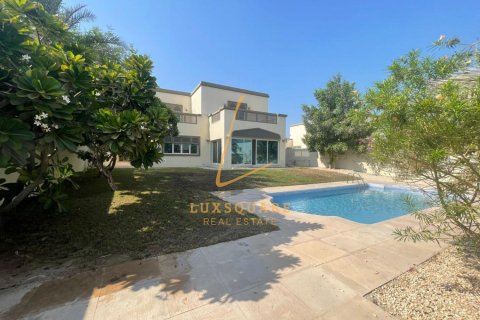 Villa in Jumeirah Park, Dubai, VAE 3 slaapkamers, 741 vr.m. nr 699360