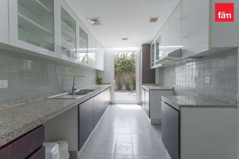 Townhouse in Dubai, UAE 3 bedrooms, 190 sq.m. № 646883 - photo 5