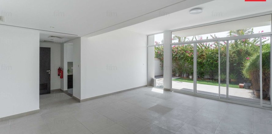 Townhouse in Dubai, UAE 3 bedrooms, 190 sq.m. № 646883