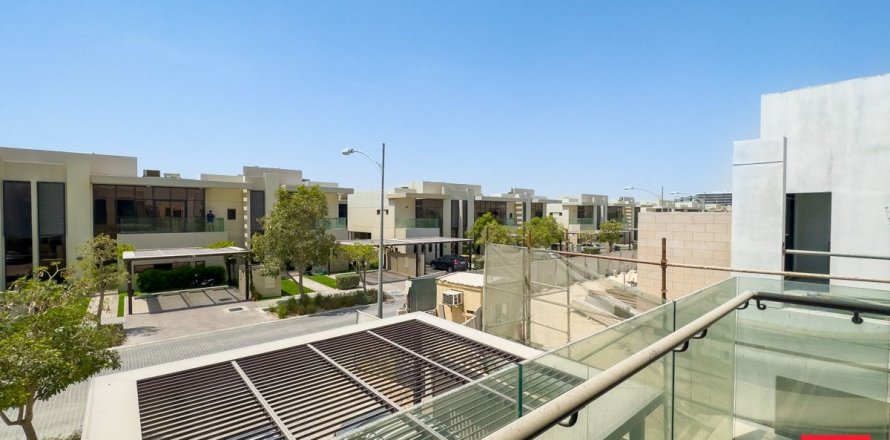 Townhouse sa Dubai, UAE 4 silid-tulugan, 477.5 sq.m. № 701391