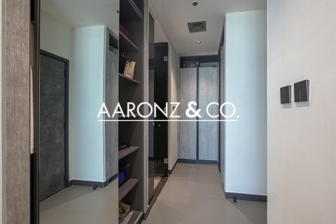 شقة للبيع في أبراج بحيرة جميرا، دبي، الإمارات العربية المتحدة 1 غرفة نوم ، 81 متر مربع ، رقم 693840 - صورة 5