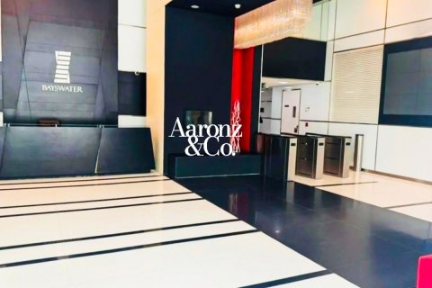 Business Bay, Dubai, UAE의 임대용 사무실 160제곱미터 번호 693844 - 사진 8