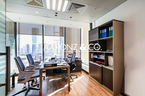 Business Bay, Dubai, UAE의 임대용 사무실 160제곱미터 번호 693844 - 사진 4