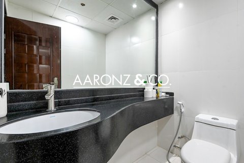 Business Bay, Dubai, UAE의 임대용 사무실 160제곱미터 번호 693844 - 사진 5