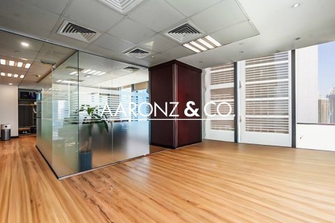 Business Bay, Dubai, UAE의 임대용 사무실 160제곱미터 번호 693844 - 사진 2