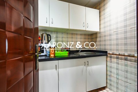 Business Bay, Dubai, UAE의 임대용 사무실 160제곱미터 번호 693844 - 사진 6