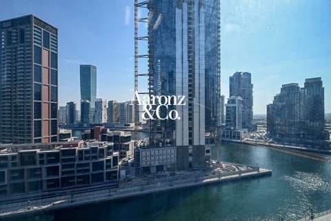 Business Bay, Dubai, UAE의 임대용 사무실 160제곱미터 번호 693844 - 사진 10