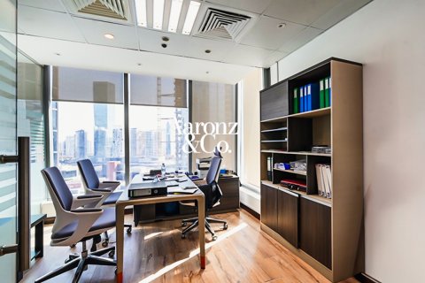 Business Bay, Dubai, UAE의 임대용 사무실 160제곱미터 번호 693844 - 사진 5