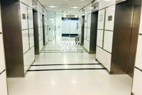 Business Bay, Dubai, UAE의 임대용 사무실 160제곱미터 번호 693844 - 사진 9