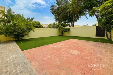 וילה להשכרה ב The Lakes, Dubai, איחוד האמירויות  3 חדרי שינה, 233 מ"ר, מספר 738159 - תמונה 3