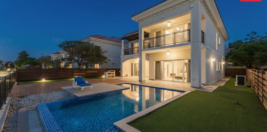 Vilë në Dubai, Emiratet e Bashkuara Arabe 5 dhoma gjumi, 595.8 m2. № 701351