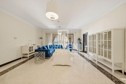 Dupleks u Jumeirah Beach Residence, Dubai, UAE 4 spavaćih soba, 389.36 m2 Br. 755797 - fotografija 5