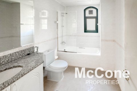 Villa sa Umm Suqeim, Dubai, UAE 3 silid-tulugan, 241.55 sq.m. № 587336 - larawan 7