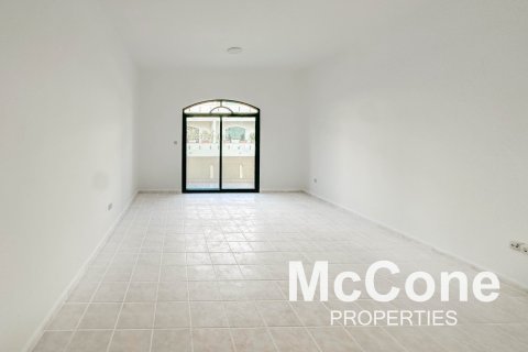 Villa sa Umm Suqeim, Dubai, UAE 3 silid-tulugan, 241.55 sq.m. № 587336 - larawan 2