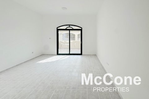 Villa sa Umm Suqeim, Dubai, UAE 3 silid-tulugan, 241.55 sq.m. № 587336 - larawan 3