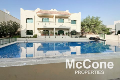 Villa sa Umm Suqeim, Dubai, UAE 3 silid-tulugan, 241.55 sq.m. № 587336 - larawan 16