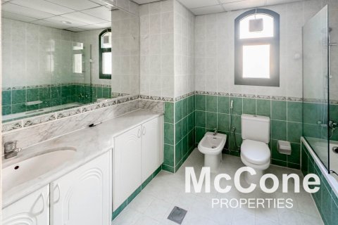 Villa sa Umm Suqeim, Dubai, UAE 3 silid-tulugan, 241.55 sq.m. № 587336 - larawan 8