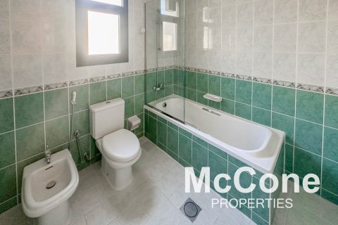 Villa sa Umm Suqeim, Dubai, UAE 3 silid-tulugan, 241.55 sq.m. № 587336 - larawan 9