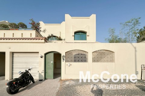 Villa sa Umm Suqeim, Dubai, UAE 3 silid-tulugan, 241.55 sq.m. № 587336 - larawan 18