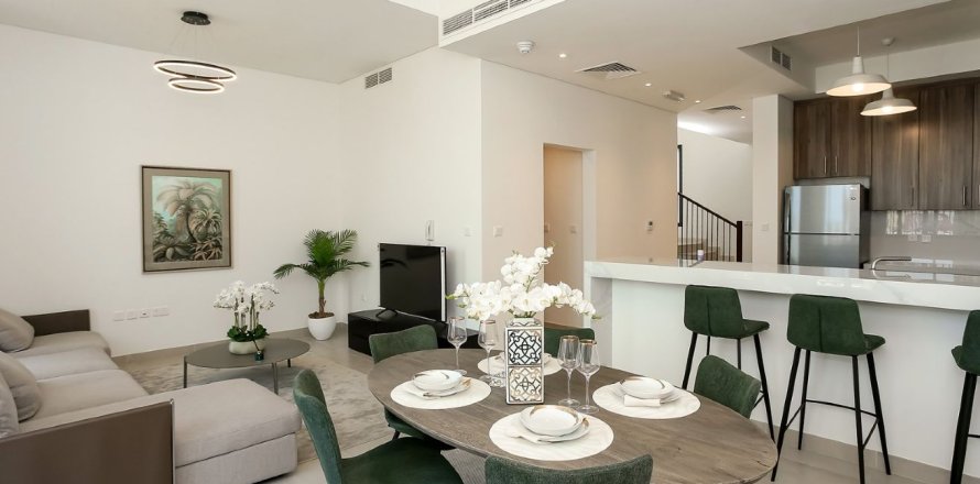 Townhouse i Ras Al Khaimah, UAE 2 soveværelser, 195 kvm № 734575