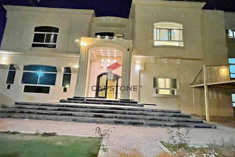 Zakher、Al Ain、UAE にあるヴィラ販売中 6ベッドルーム、929 m2、No604481 - 写真 1