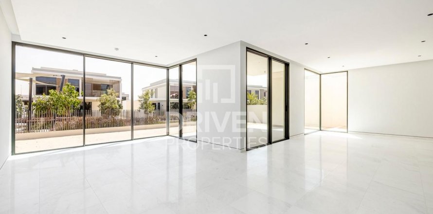 Vila v Tilal Al Ghaf, Dubai, SAE 5 ložnice, 526 m² Č.: 601604