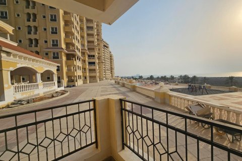 Apartment til salg i Al Hamra Village, Ras Al Khaimah, UAE 2 soveværelser, 102 kvm № 656498 - foto 5