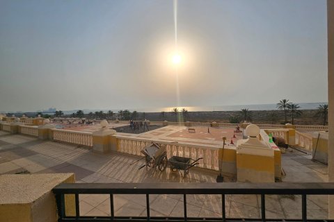 Apartment til salg i Al Hamra Village, Ras Al Khaimah, UAE 2 soveværelser, 102 kvm № 656498 - foto 1