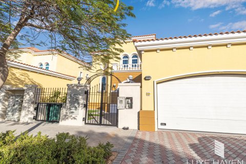 Villa para arrendamento em Jumeirah Park, Dubai, EAU 3 quartos, 327.67 m2 № 571379 - foto 1