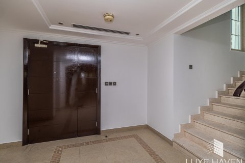 Villa para arrendamento em Jumeirah Park, Dubai, EAU 3 quartos, 327.67 m2 № 571379 - foto 3
