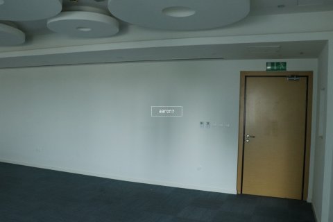 Office in Jumeirah Lake Towers, Dubai, UAE 75.4 sq.m. № 633264 - photo 5
