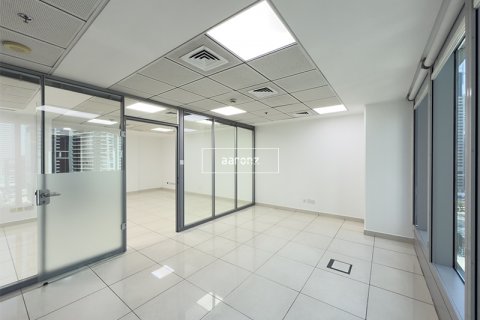 Office in Jumeirah Lake Towers, Dubai, UAE 177.5 sq.m. № 633267 - photo 7