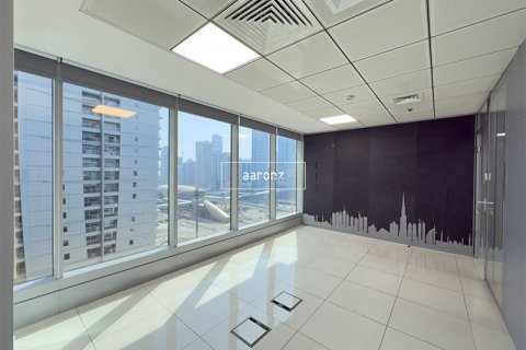 Office in Jumeirah Lake Towers, Dubai, UAE 177.5 sq.m. № 633267 - photo 5