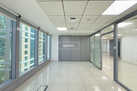 Office in Jumeirah Lake Towers, Dubai, UAE 177.5 sq.m. № 633267 - photo 11
