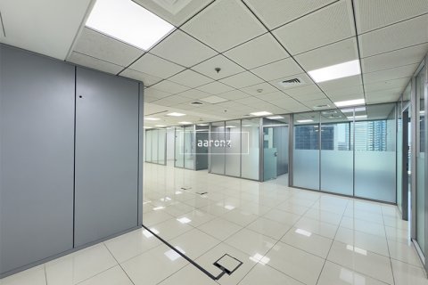 Office in Jumeirah Lake Towers, Dubai, UAE 177.5 sq.m. № 633267 - photo 1