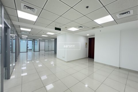 Office in Jumeirah Lake Towers, Dubai, UAE 177.5 sq.m. № 633267 - photo 10