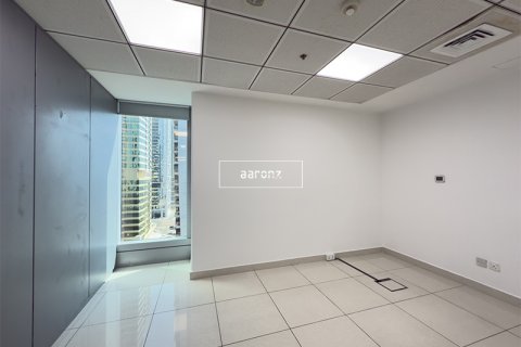 Office in Jumeirah Lake Towers, Dubai, UAE 177.5 sq.m. № 633267 - photo 9