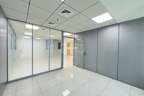 Office in Jumeirah Lake Towers, Dubai, UAE 177.5 sq.m. № 633267 - photo 8
