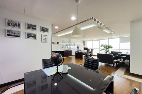 Office in Jumeirah Lake Towers, Dubai, UAE 456.2 sq.m. № 633263 - photo 10