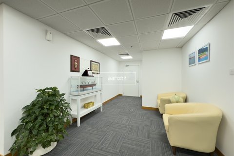 Office in Jumeirah Lake Towers, Dubai, UAE 456.2 sq.m. № 633263 - photo 11