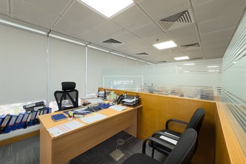 Office in Jumeirah Lake Towers, Dubai, UAE 456.2 sq.m. № 633263 - photo 7