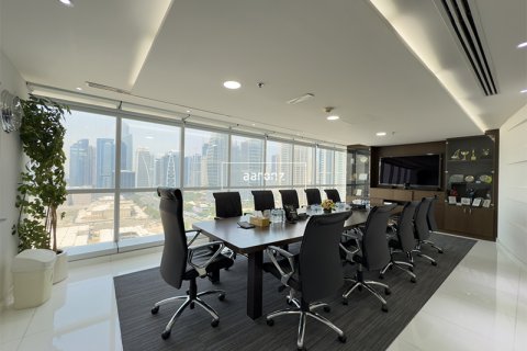 Office in Jumeirah Lake Towers, Dubai, UAE 456.2 sq.m. № 633263 - photo 21