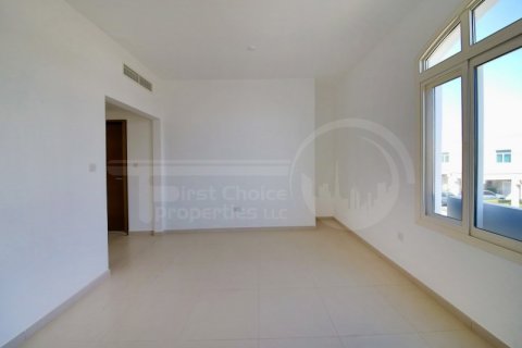 Vila v Al Ghadeer, Abu Dhabi, SAE 4 spálne, 206 m2 č. 731030 - Fotografia 19