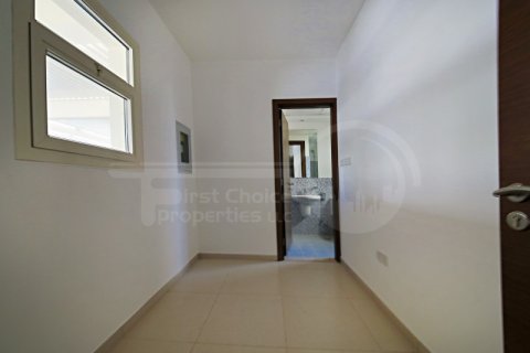 Vila v Al Ghadeer, Abu Dhabi, SAE 4 spálne, 206 m2 č. 731030 - Fotografia 17